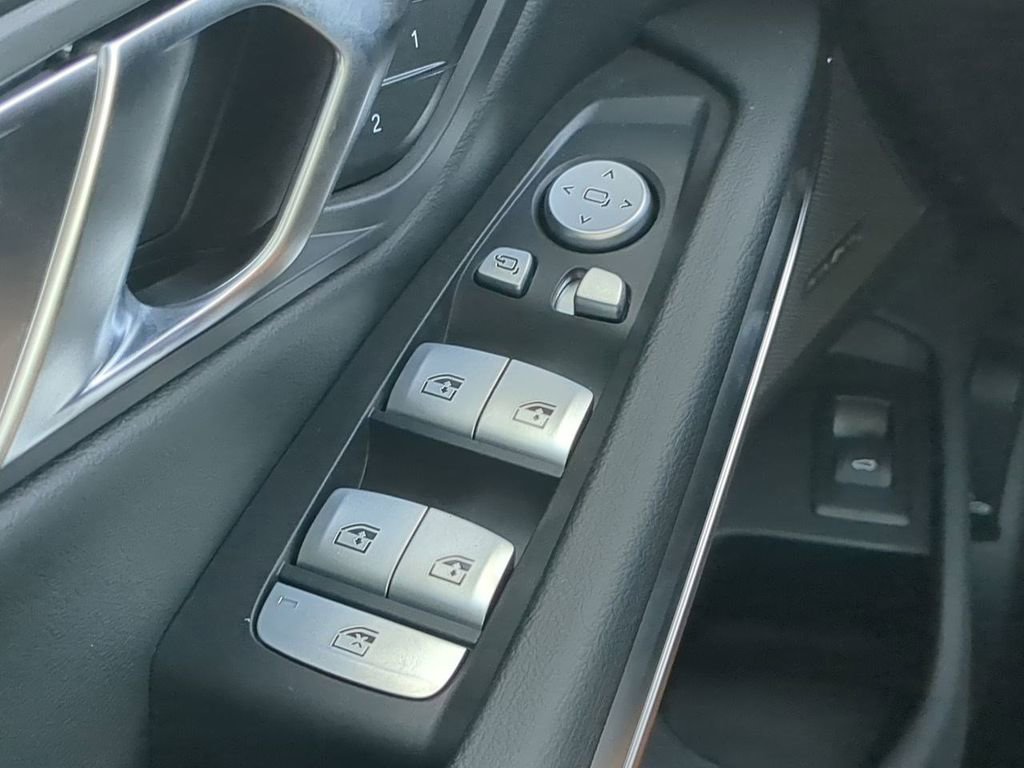 New 2026 BMW 330i Sedan w/ M Sport Package image 25