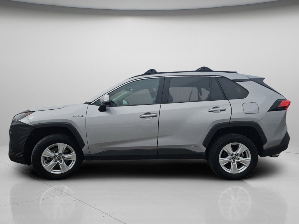 Used 2021 Toyota RAV4 LE image 19