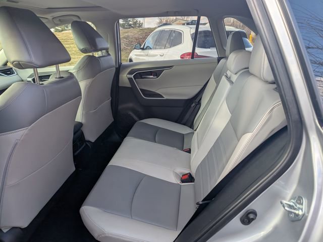 Used 2023 Toyota RAV4 XLE Premium image 9