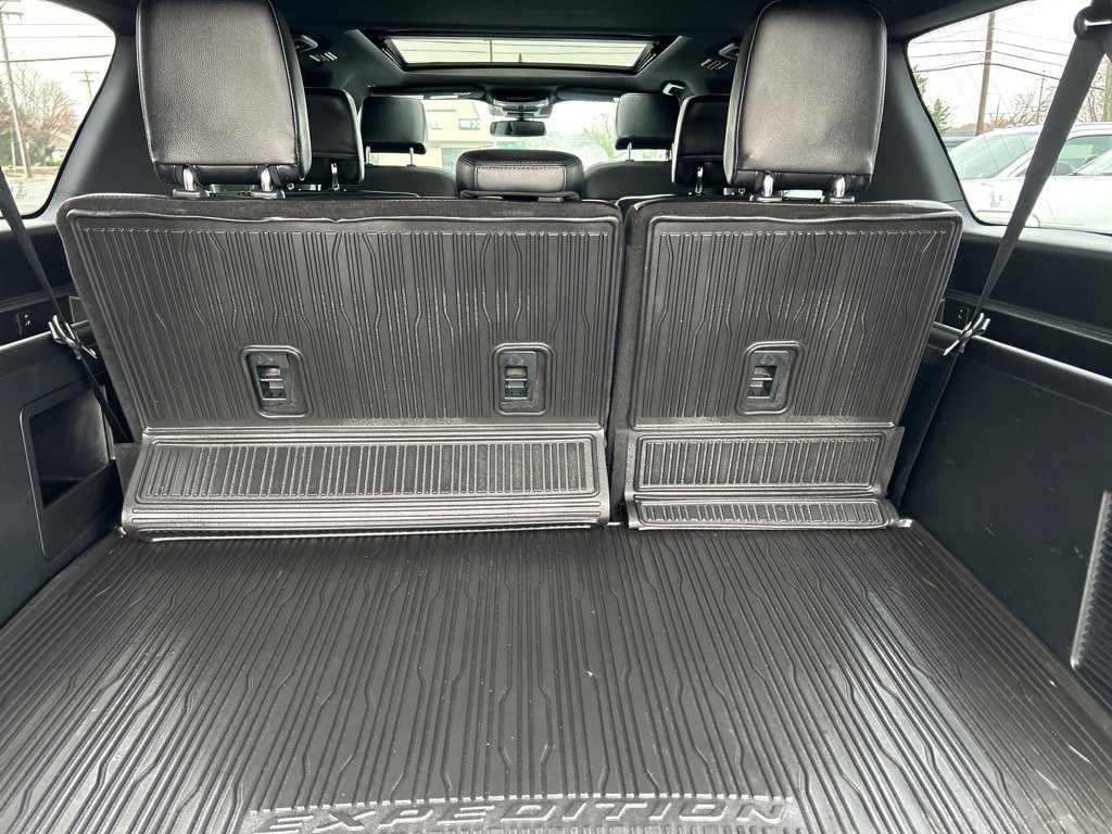 Used 2021 Ford Expedition Max XLT image 18