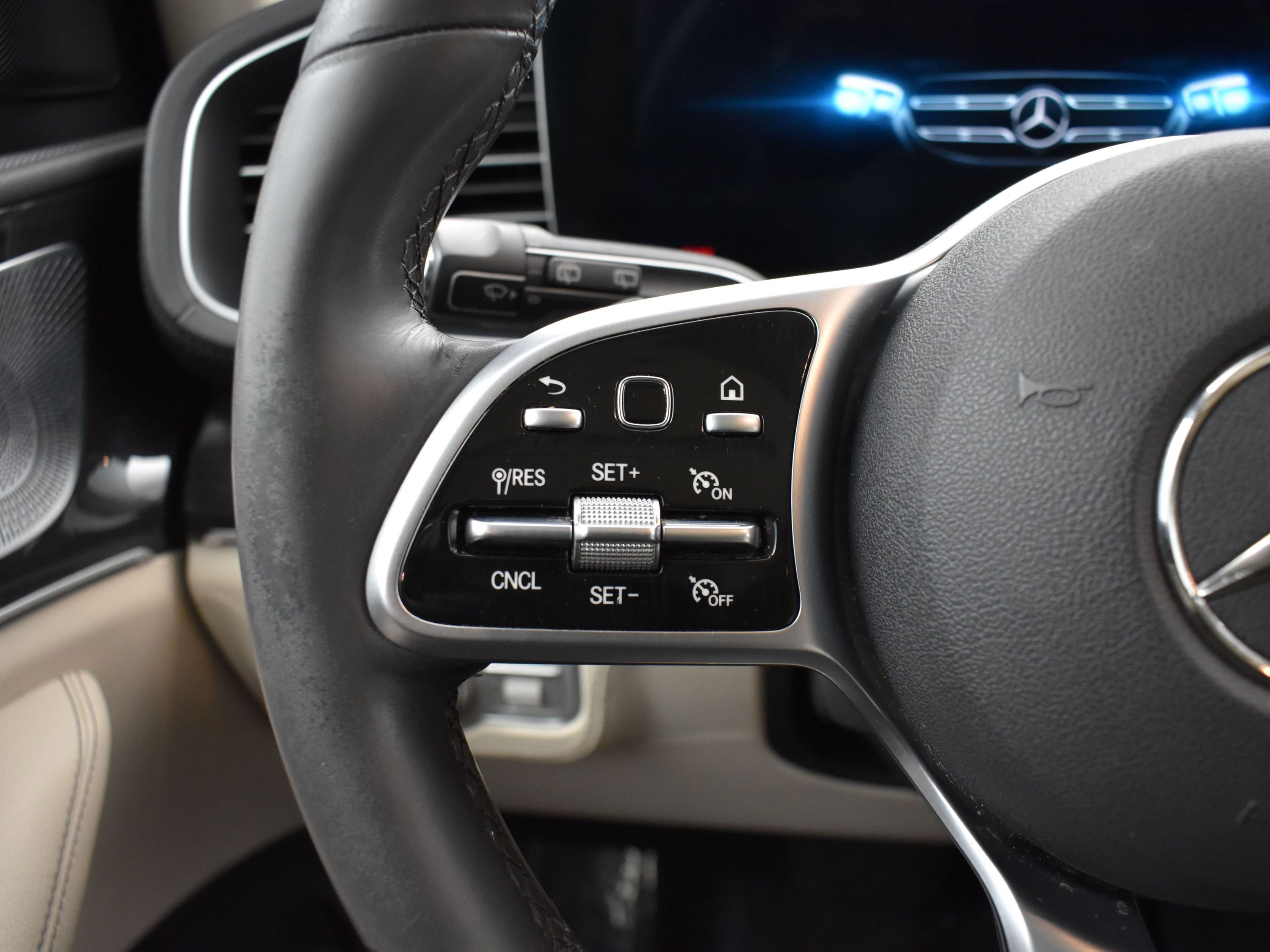 Used 2020 Mercedes-Benz GLE 450 4MATIC w/ MBUX Technology Package image 10