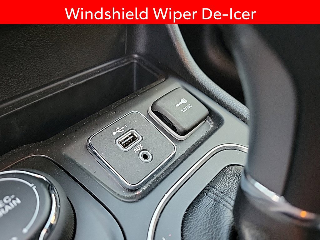 Used 2019 Jeep Cherokee Latitude Plus w/ Cold Weather Group AWD/4WD image 9