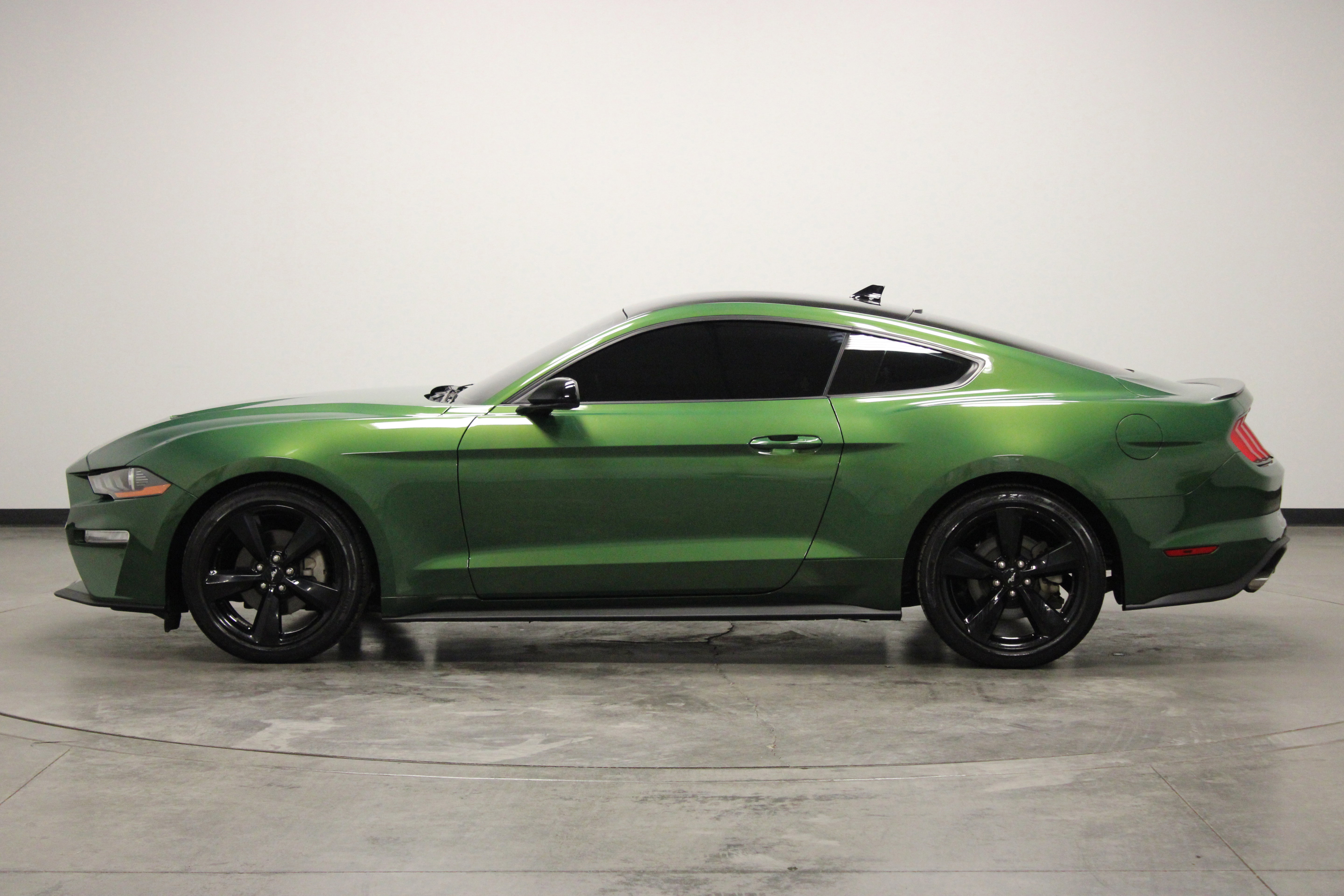 Used 2022 Ford Mustang Coupe w/ Equipment Group 101A RWD image 5