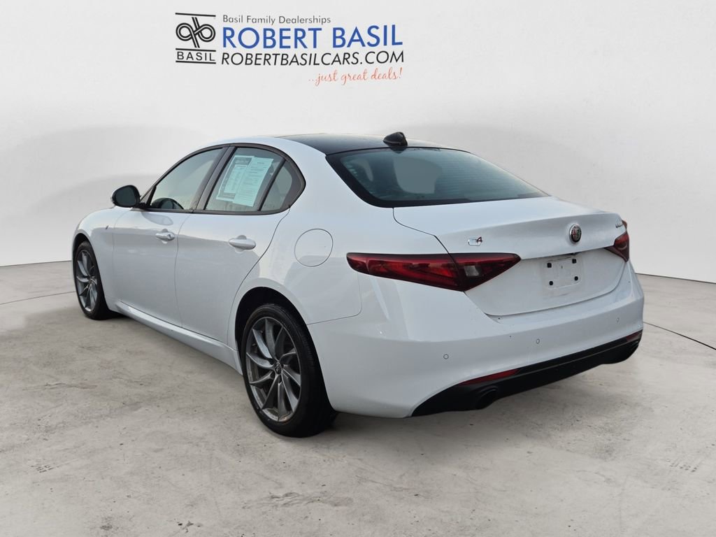 Used 2022 Alfa Romeo Giulia Ti image 3