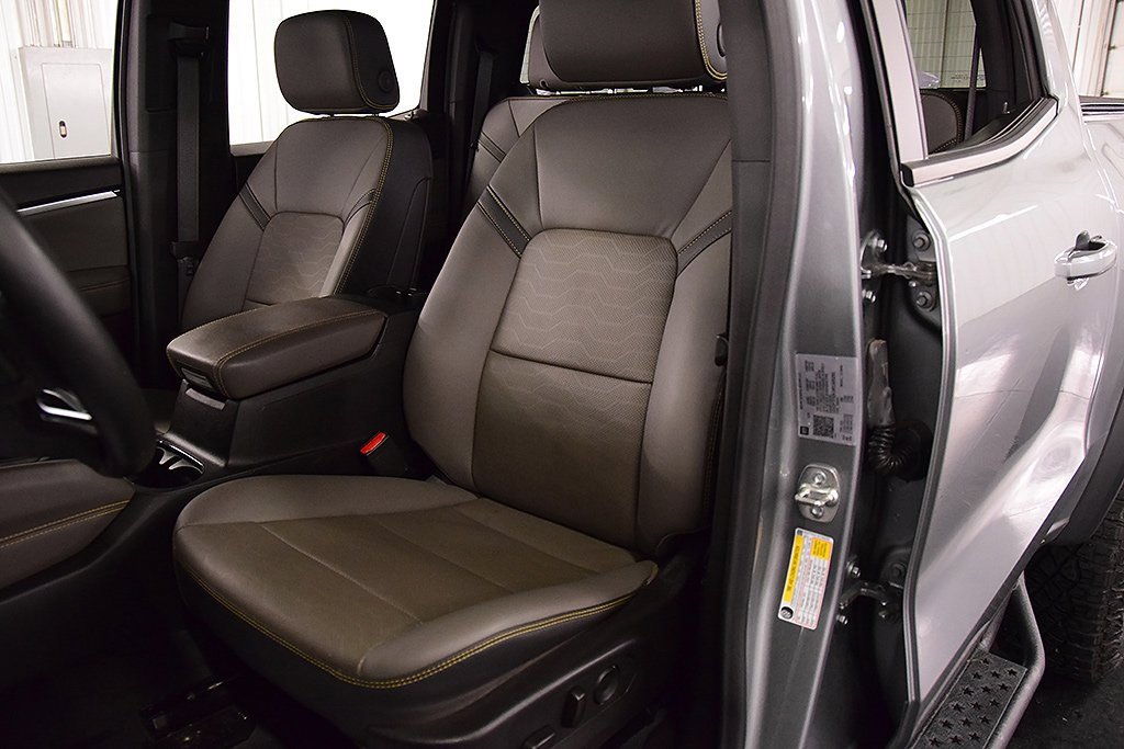 Used 2024 Chevrolet Colorado ZR2 w/ ZR2 Convenience Package III image 31