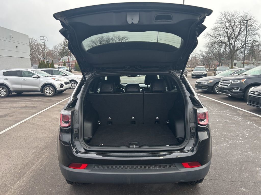 Used 2024 Jeep Compass Latitude image 12