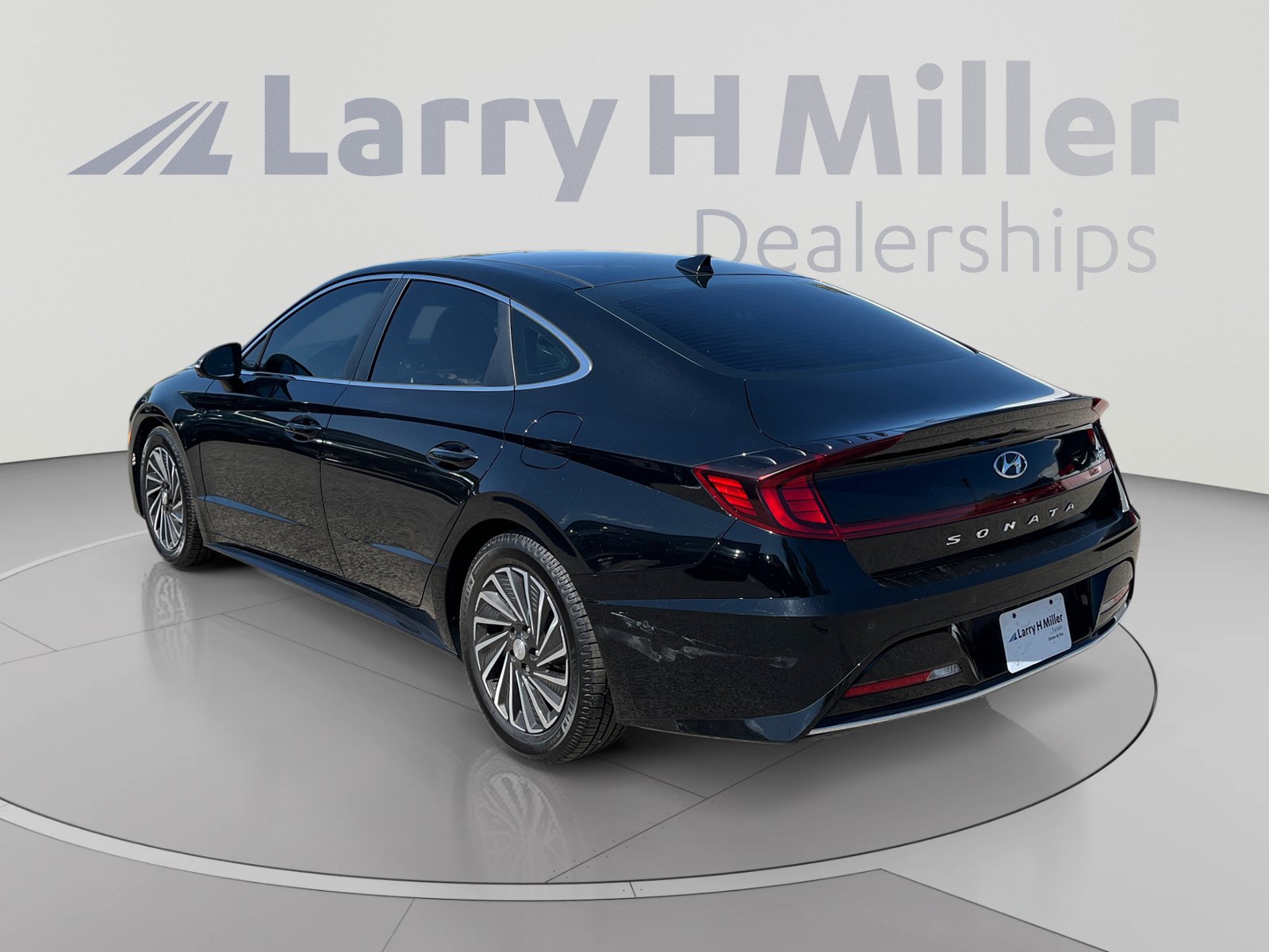 Used 2023 Hyundai Sonata Limited w/ Cargo Package FWD image 3