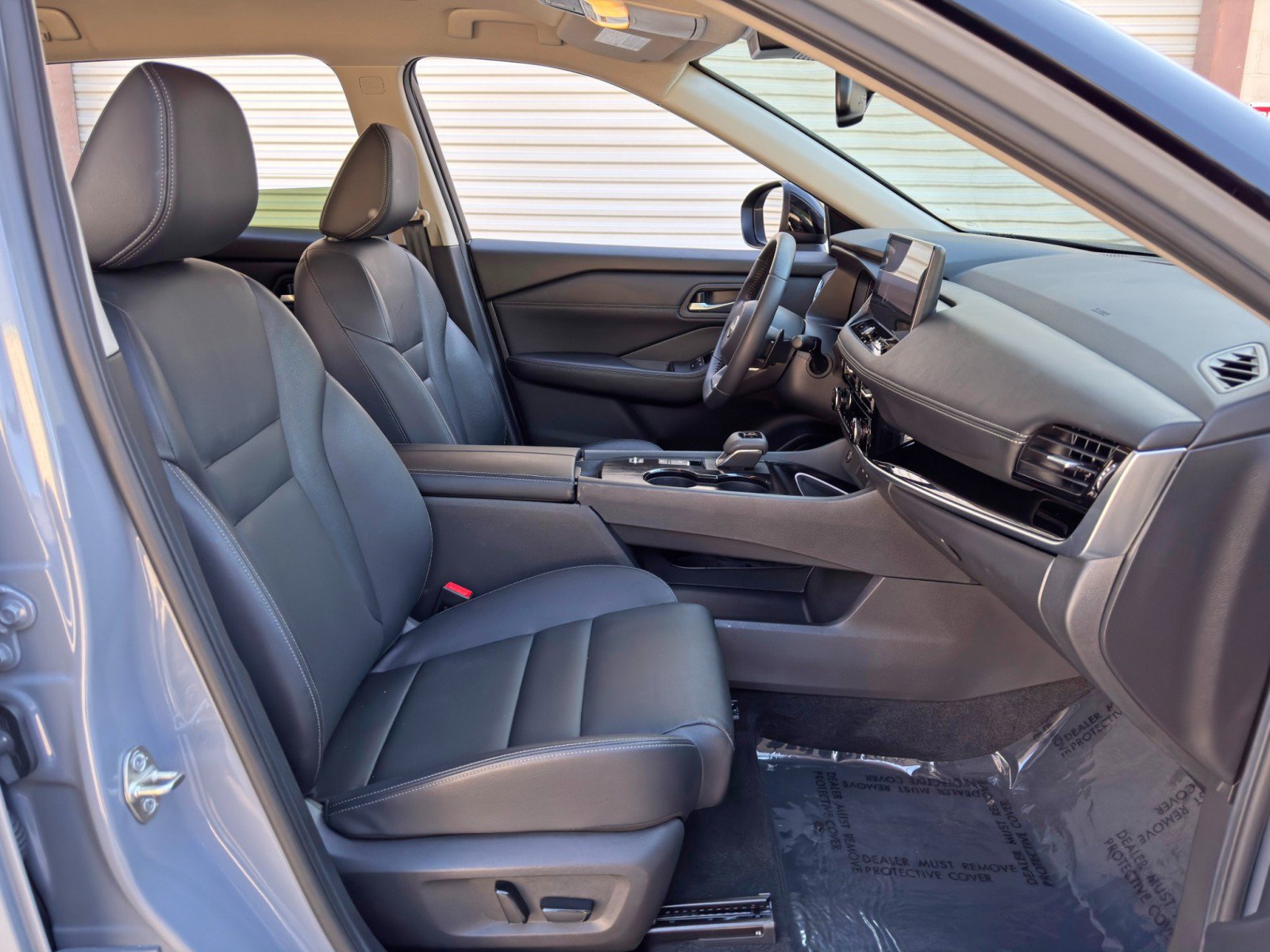 Used 2024 Nissan Rogue SL FWD image 14