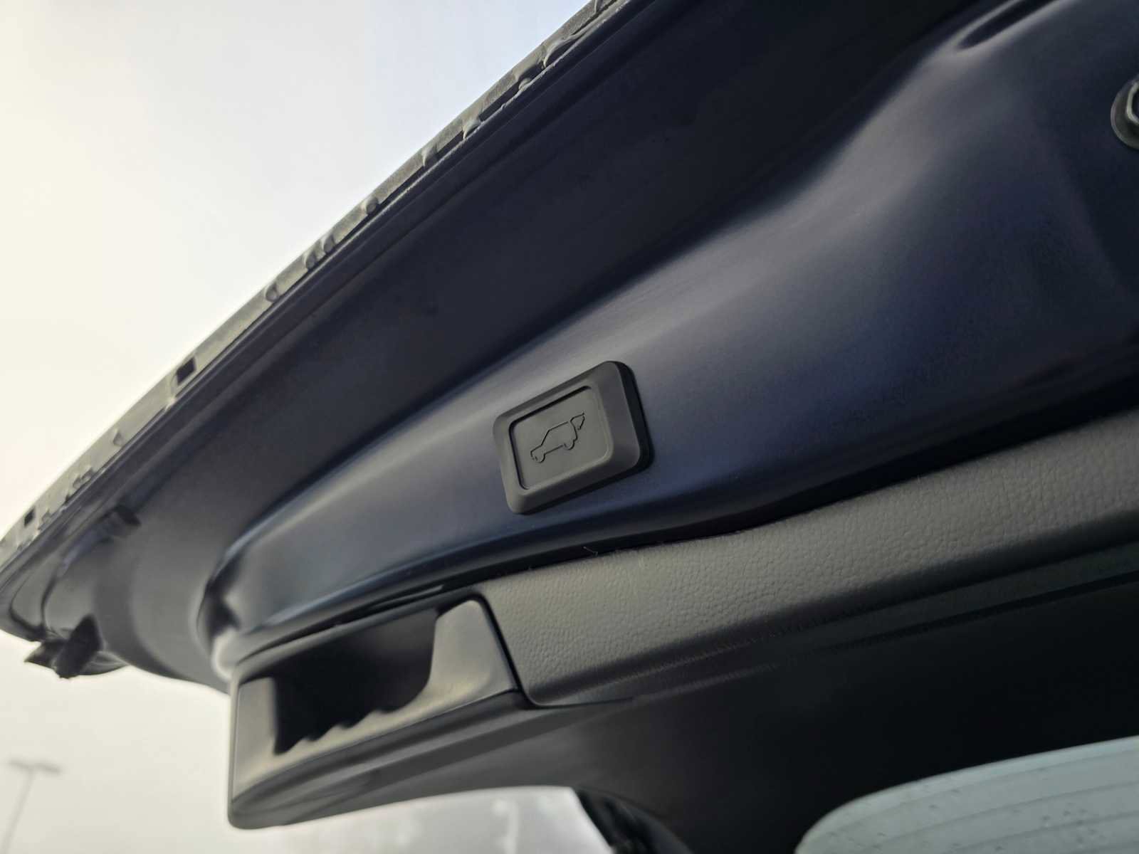 Used 2025 Toyota RAV4 XLE image 19