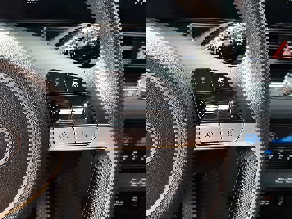 Used 2024 Hyundai Elantra SEL image 21