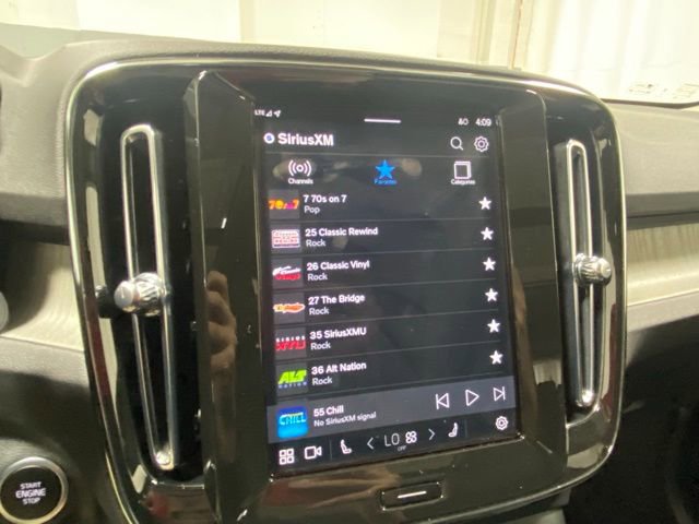 Used 2025 Volvo XC40 B5 Plus image 20