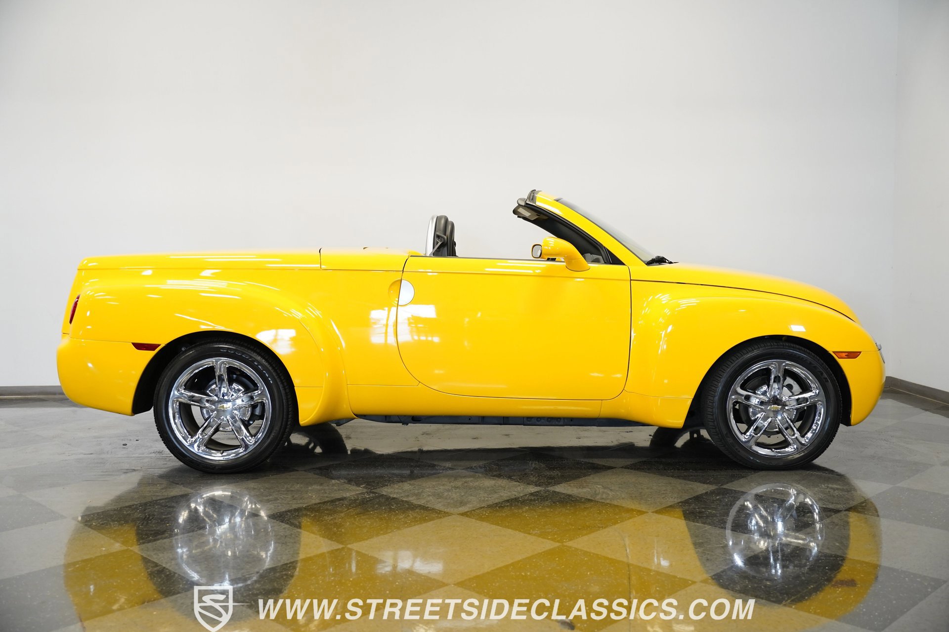 Used 2005 Chevrolet SSR w/ Preferred Equipment Group image 20