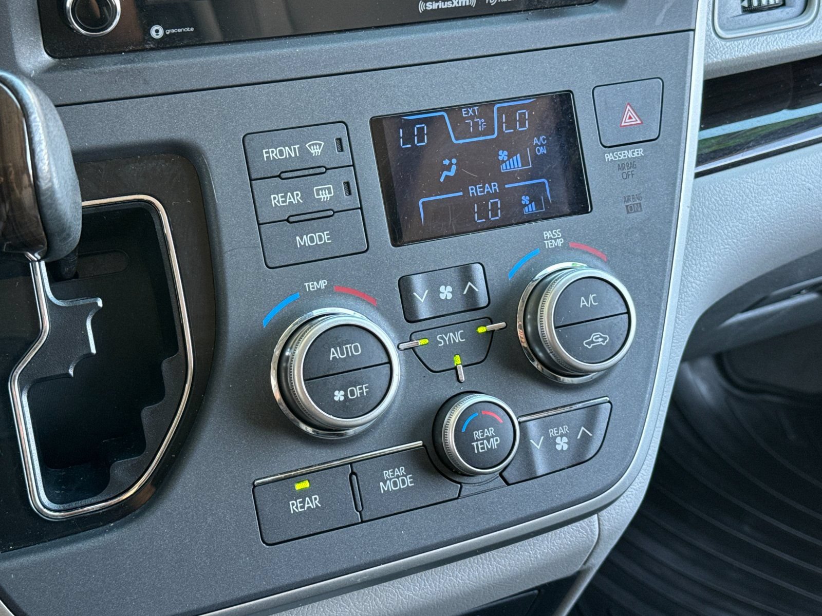 Used 2020 Toyota Sienna XLE w/ XLE Navigation Package FWD image 20