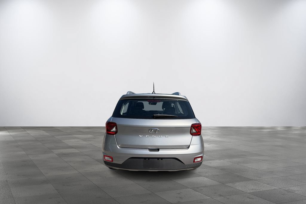 Used 2023 Hyundai Venue SEL FWD image 5