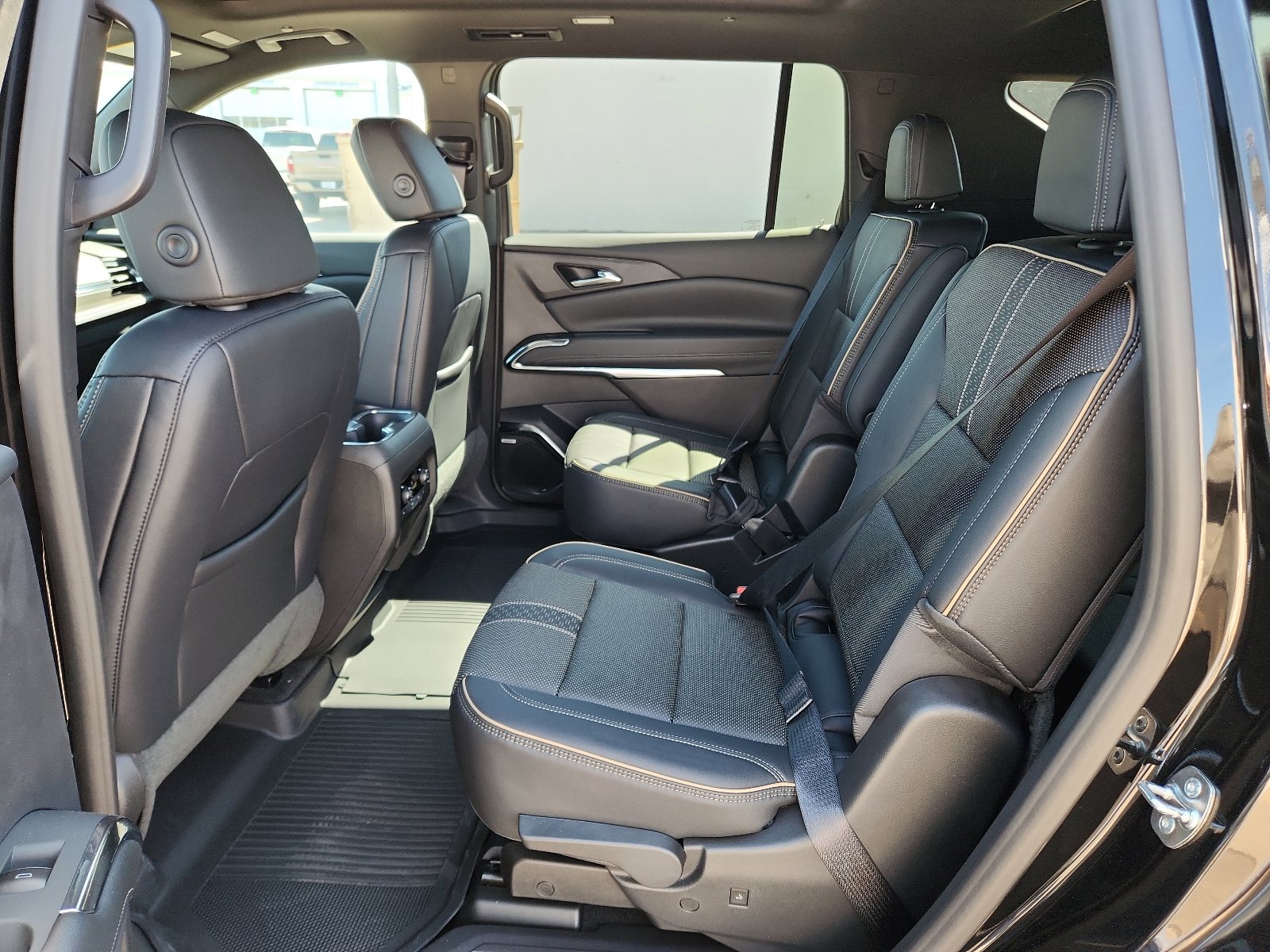 New 2026 Chevrolet Traverse High Country w/ LPO, Floor Liner Package image 9