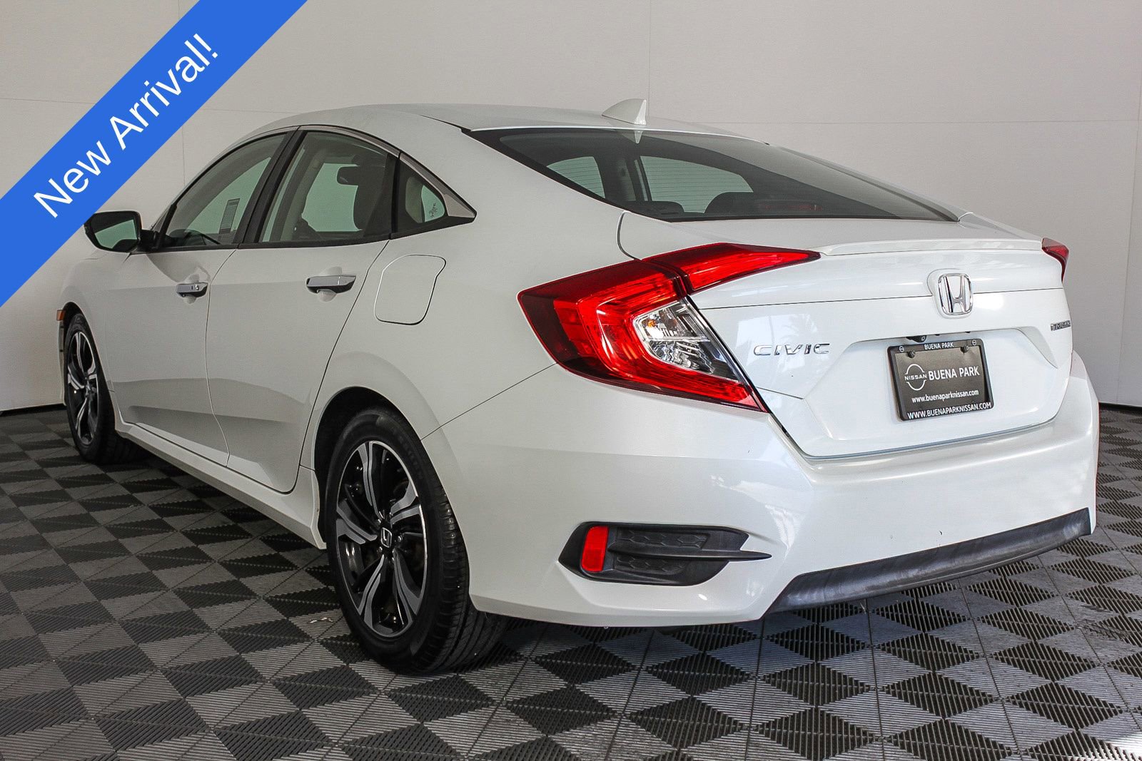 Used 2017 Honda Civic Touring image 6