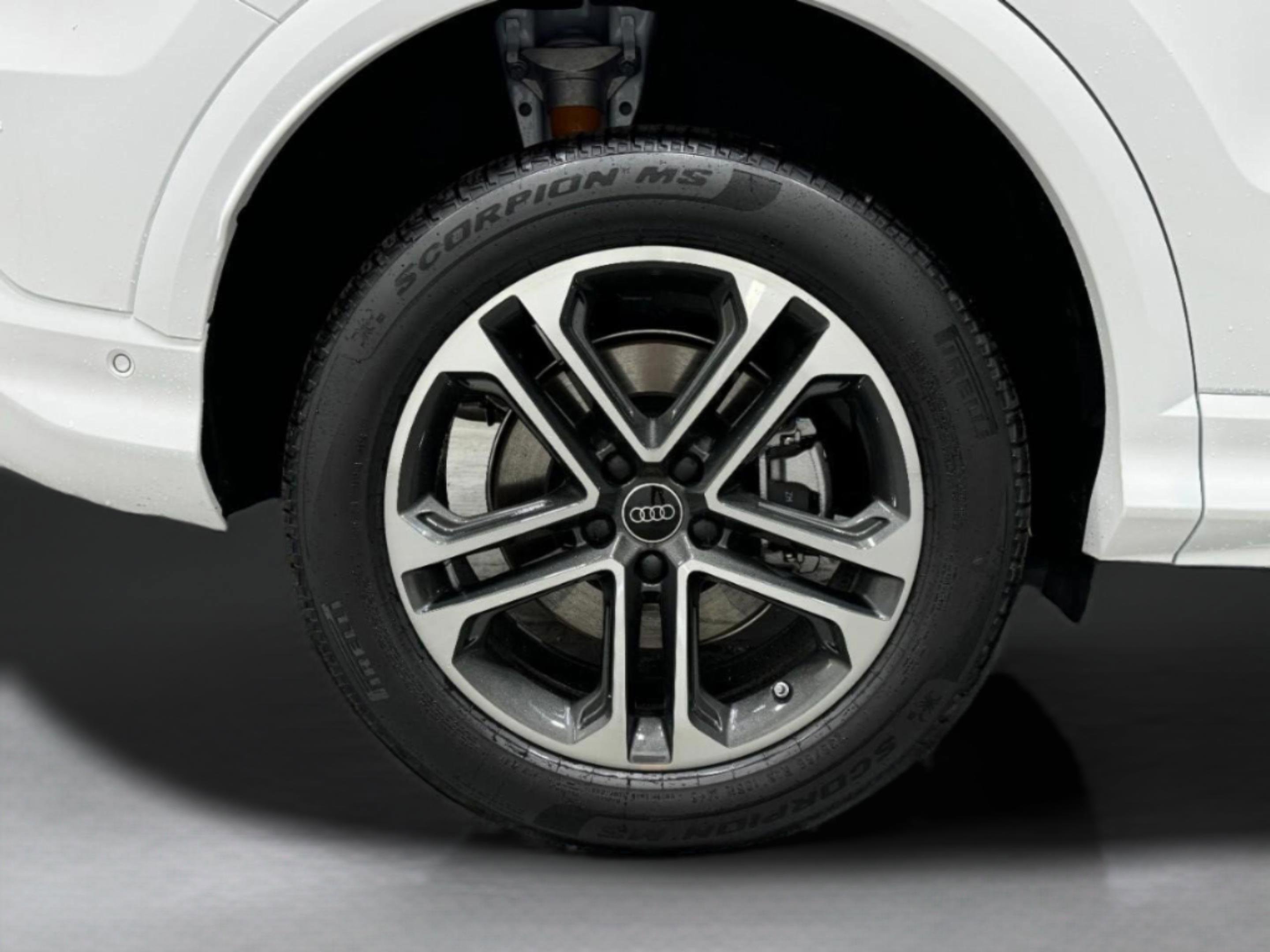 New 2025 Audi Q5 Premium image 32