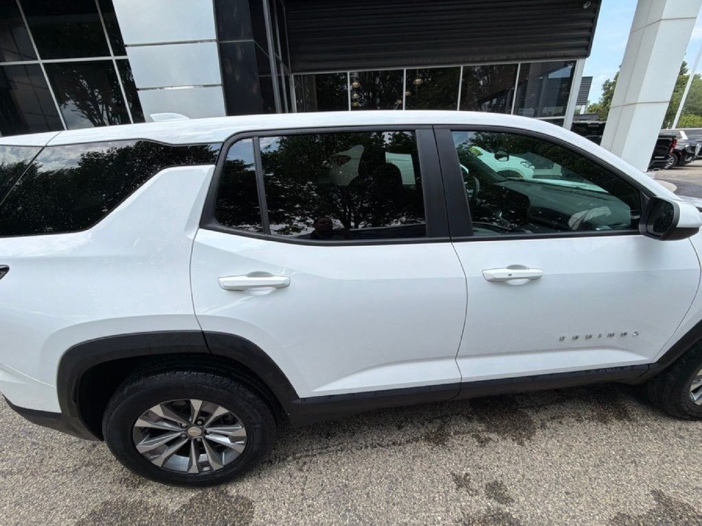 Used 2025 Chevrolet Equinox LT FWD image 8