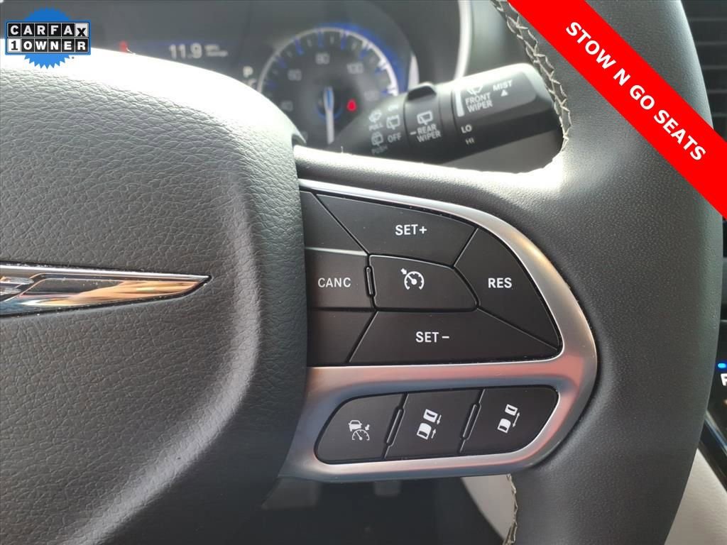 Used 2024 Chrysler Pacifica Touring-L image 17