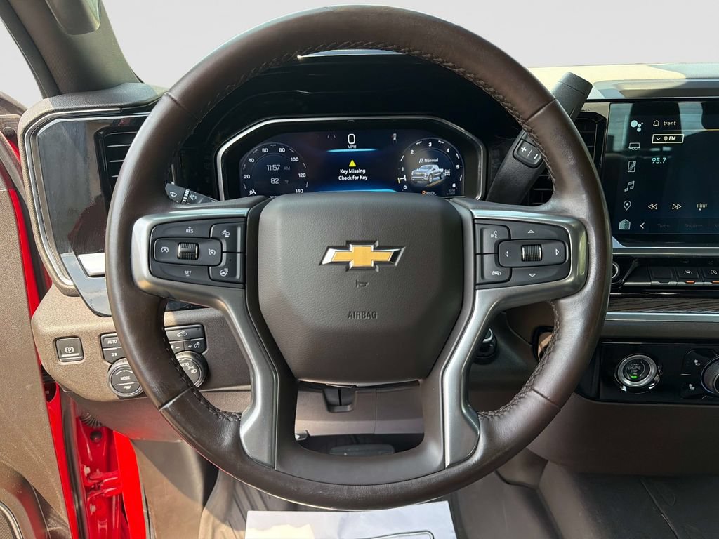 Used 2022 Chevrolet Silverado 1500 LT AWD/4WD image 30