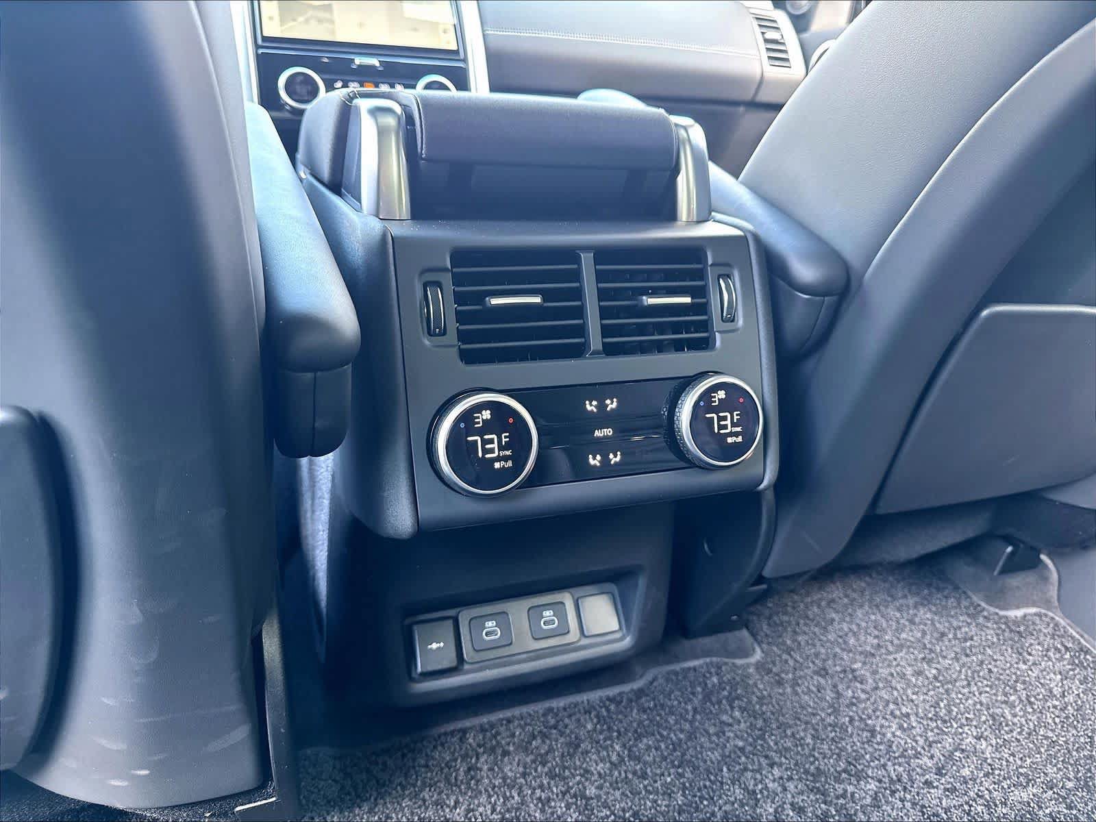 New 2026 Land Rover Discovery Dynamic SE AWD/4WD image 16