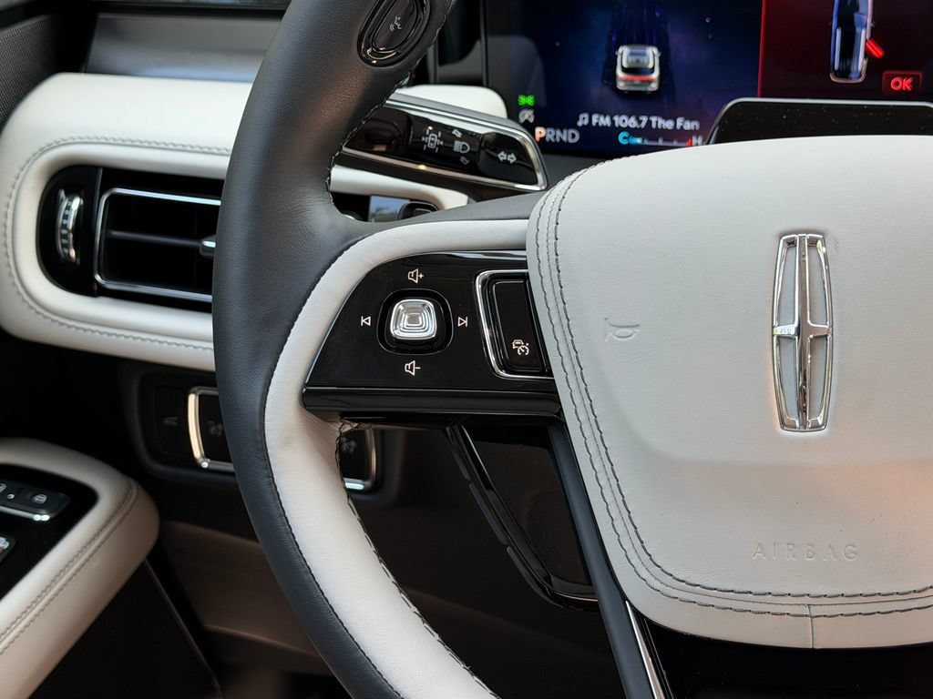 New 2026 Lincoln Aviator AWD w/ Jet Appearance Package image 15
