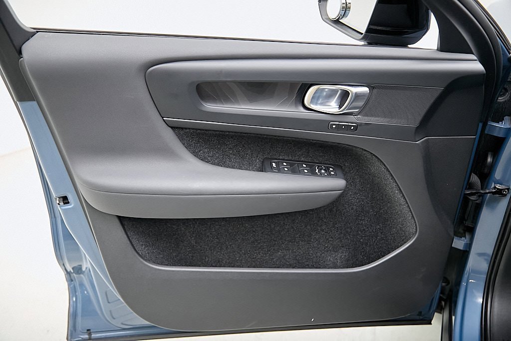 Certified 2023 Volvo C40 Recharge Core w/ Climate Package image 10