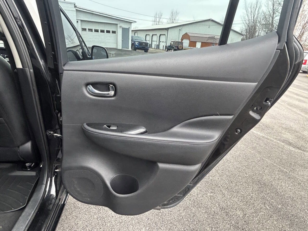 Used 2015 Nissan Leaf SL w/ Premium Package image 17