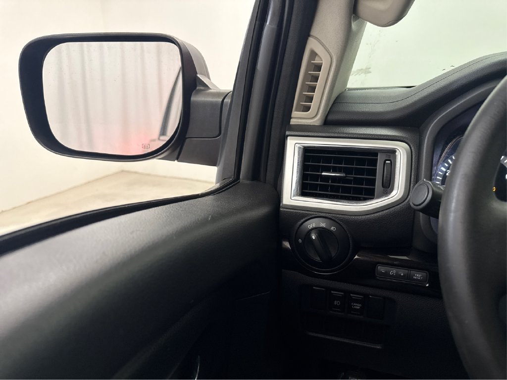 Used 2017 Nissan Titan SV RWD image 35