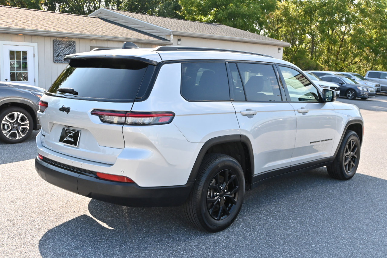Used 2024 Jeep Grand Cherokee L Laredo image 13