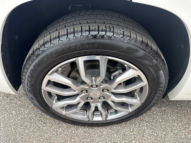 Used 2022 GMC Terrain Denali w/ Denali Premium Package AWD/4WD image 14