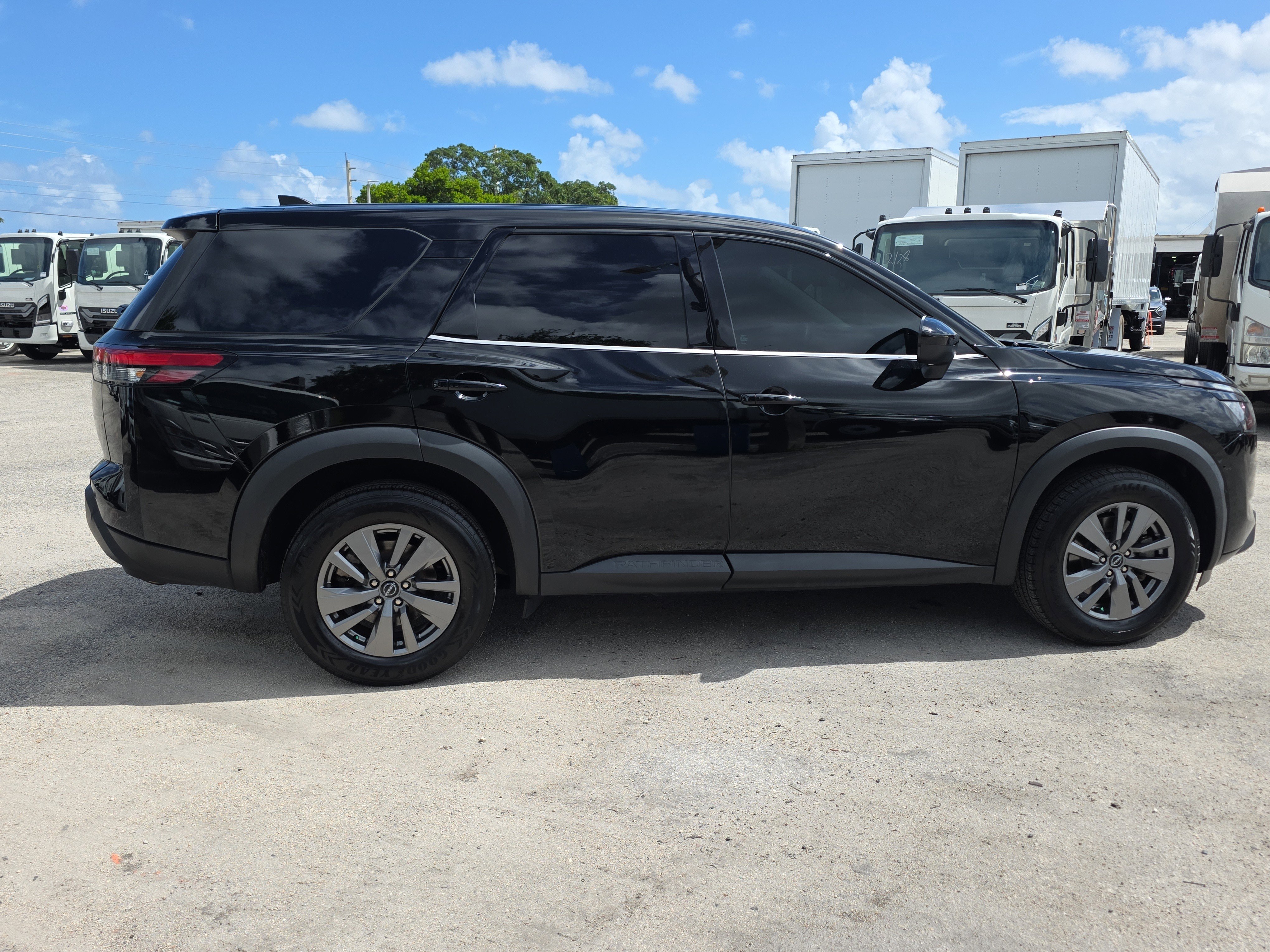Used 2024 Nissan Pathfinder S image 8