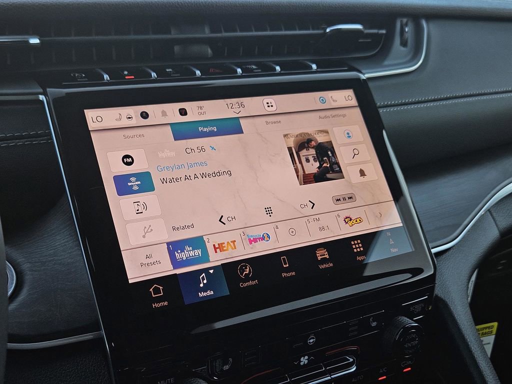 New 2025 Jeep Grand Cherokee Limited w/ Black Appearance Package image 17