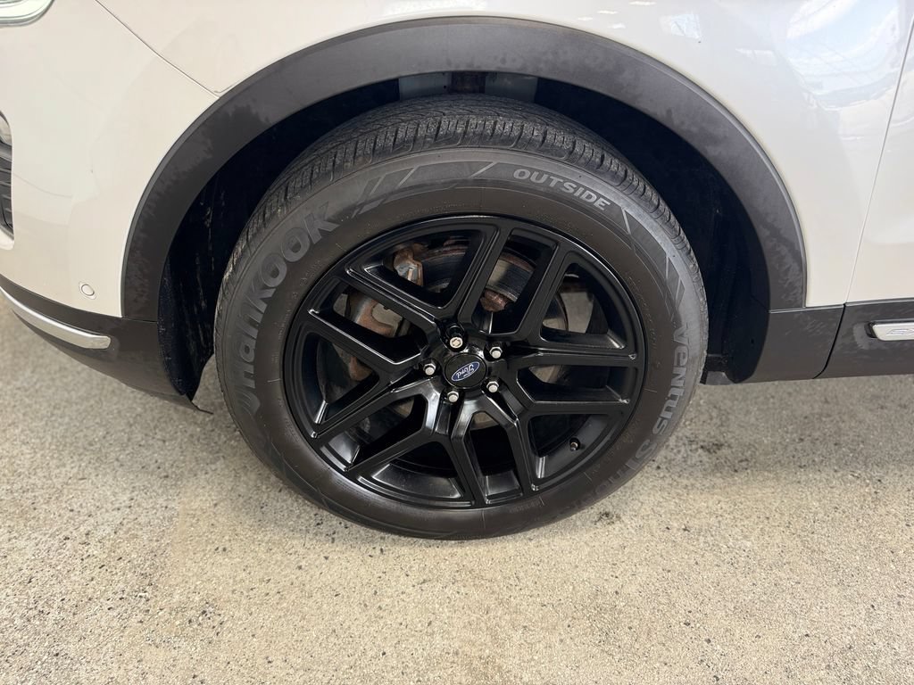 Used 2019 Ford Explorer Platinum AWD/4WD image 30