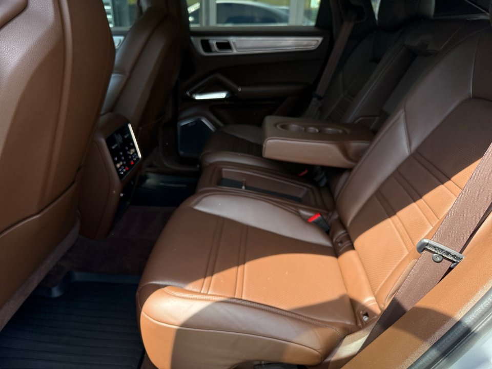 Certified 2020 Porsche Cayenne Turbo S AWD/4WD image 20