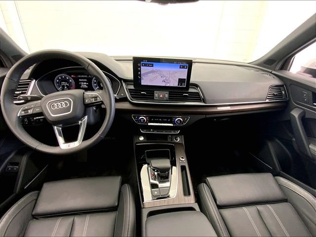 Used 2025 Audi Q5 e Premium Plus w/ Premium Plus Package image 12