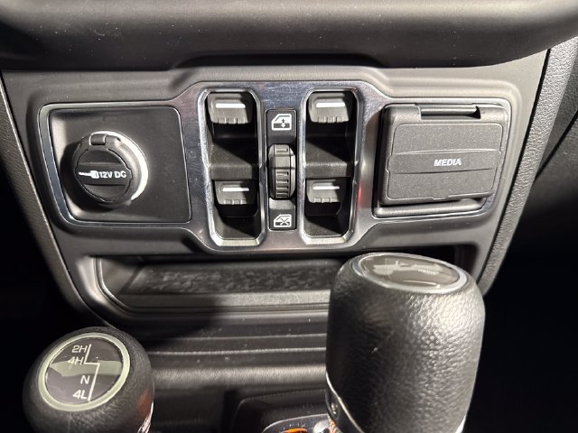 Used 2023 Jeep Wrangler Unlimited Sport AWD/4WD image 32