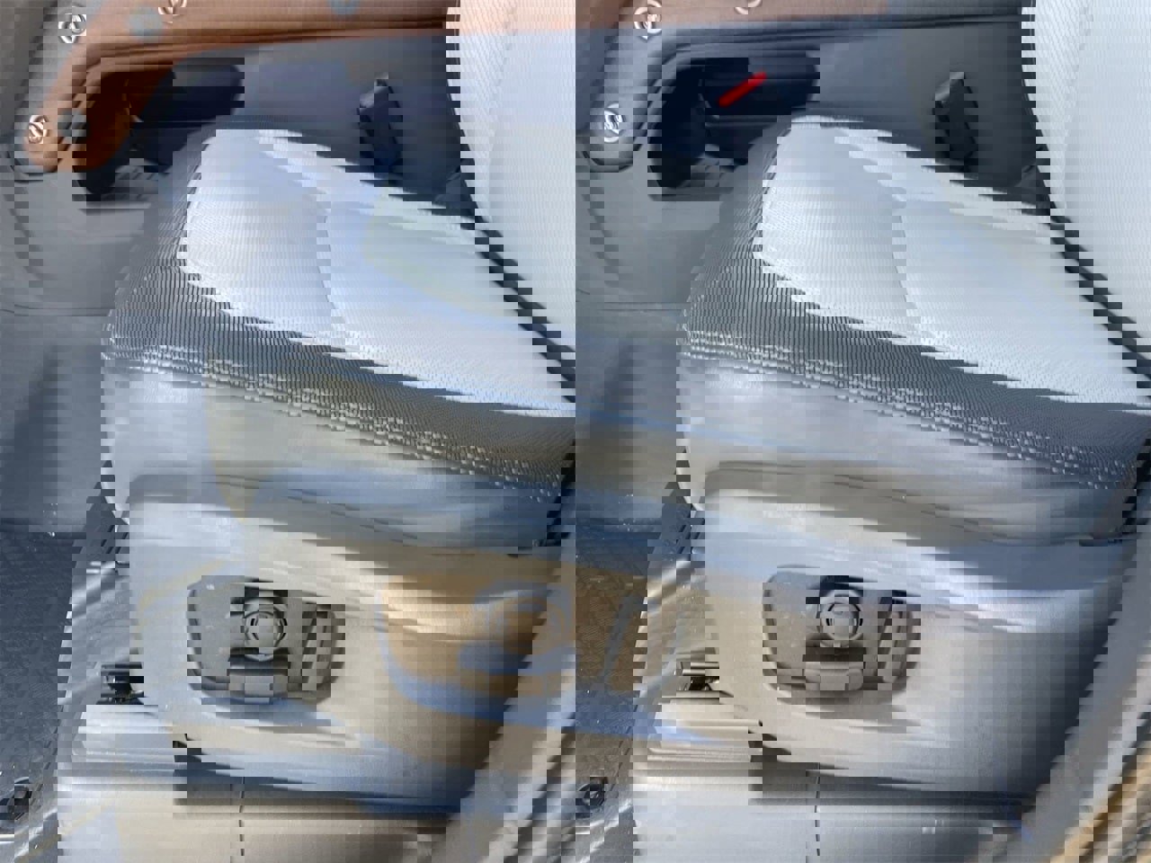 Used 2024 Land Rover Defender 110 X-Dynamic SE image 19