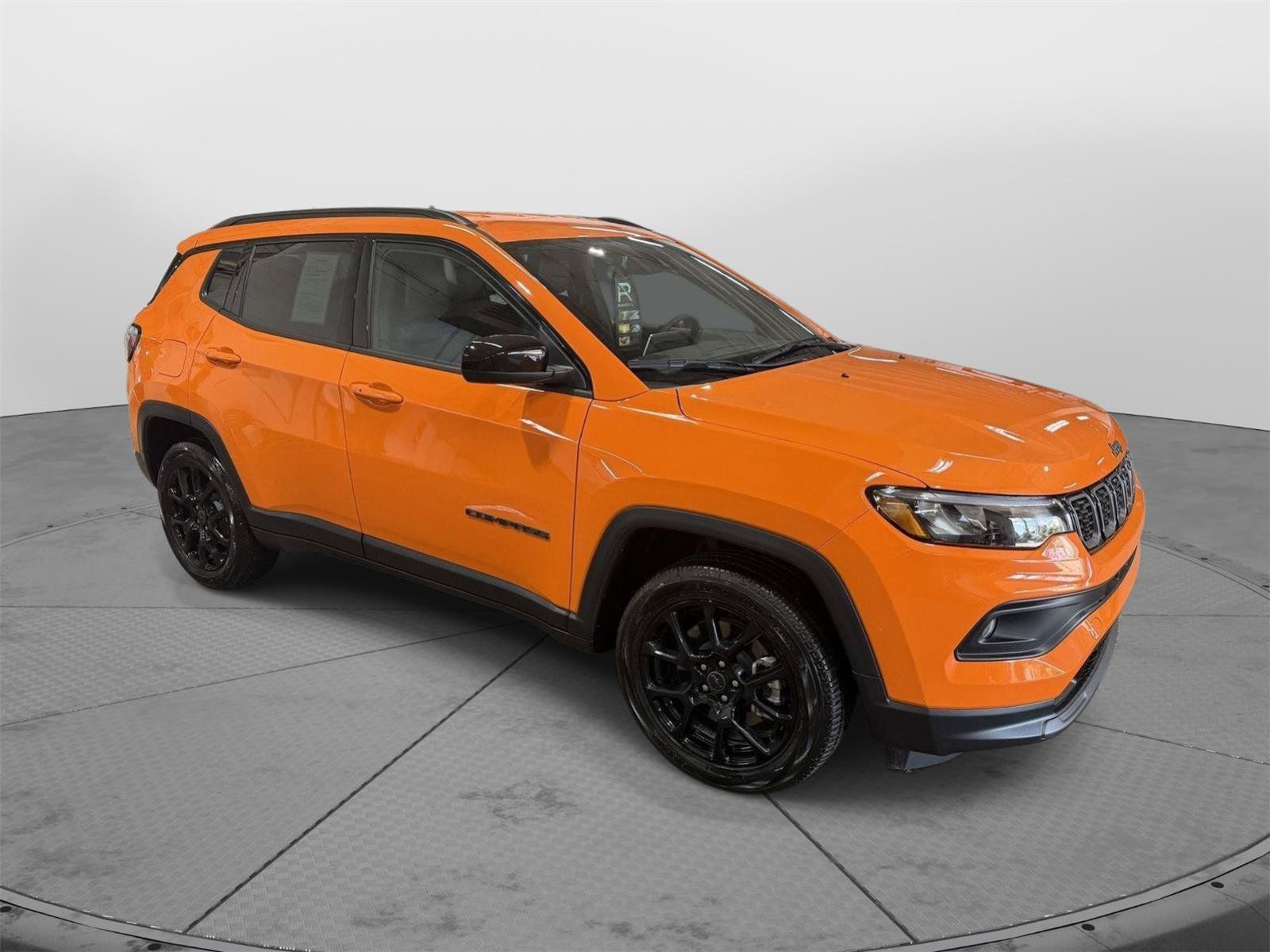 Used 2026 Jeep Compass Latitude AWD/4WD image 5