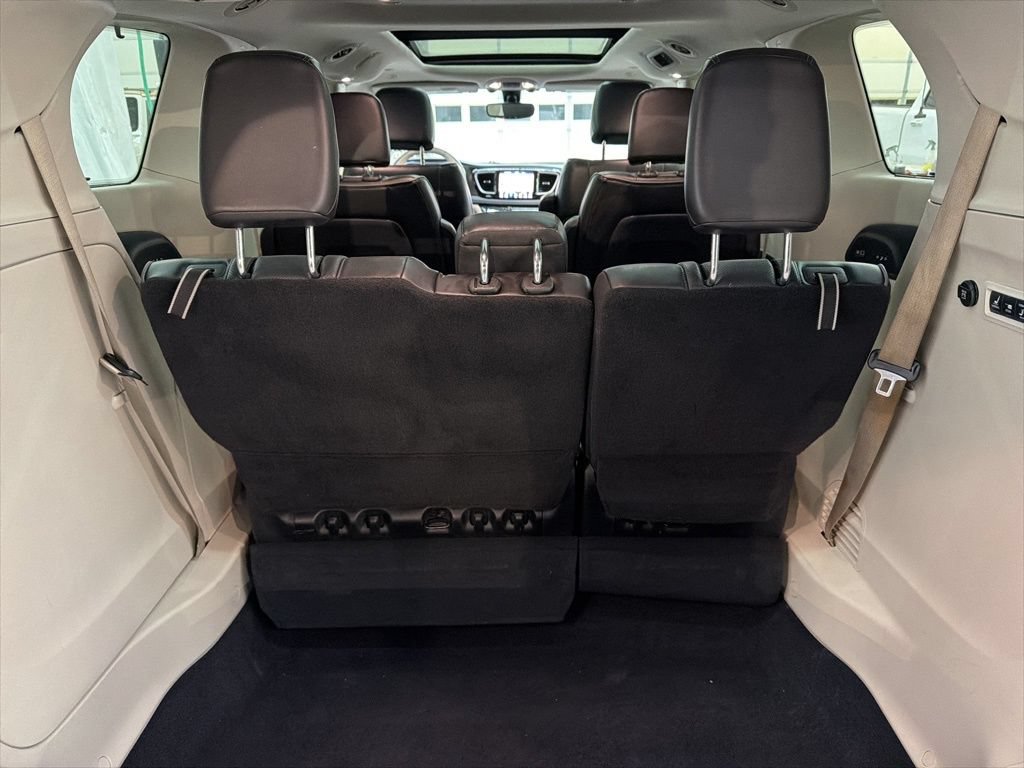Used 2020 Chrysler Pacifica Limited FWD image 8