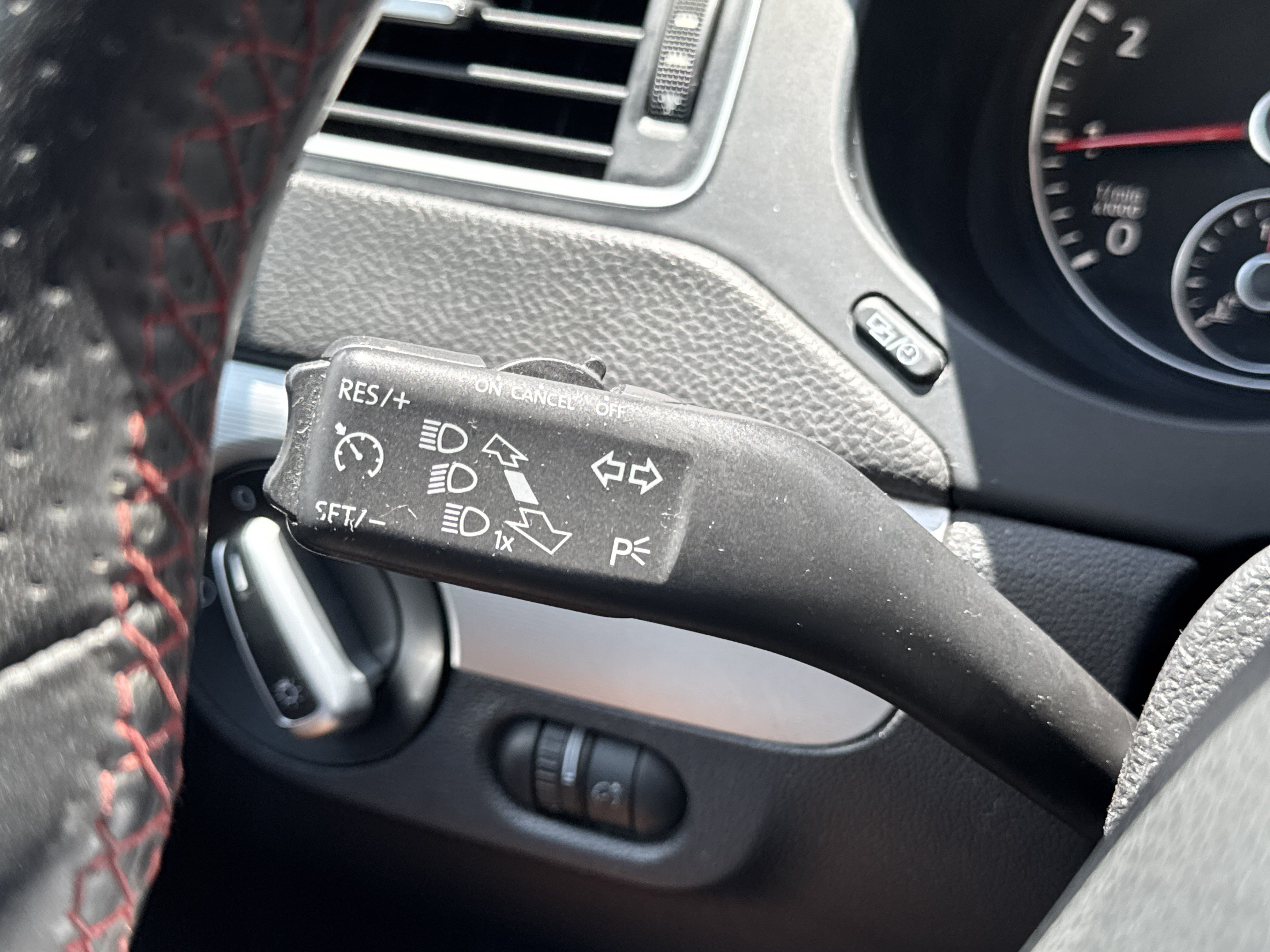 Used 2012 Volkswagen Jetta GLI FWD image 16