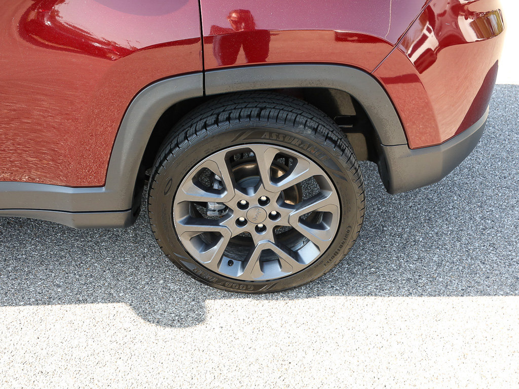 Used 2021 Jeep Compass Latitude w/ Sun and Sound Group AWD/4WD image 3