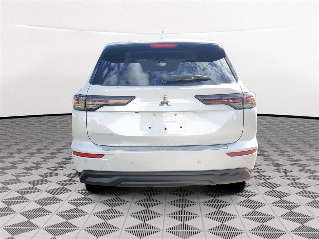 New 2026 Mitsubishi Outlander ES image 5