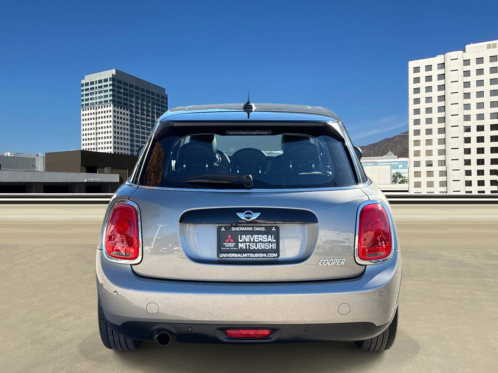 Used 2017 MINI Cooper 4-Door Hardtop image 4