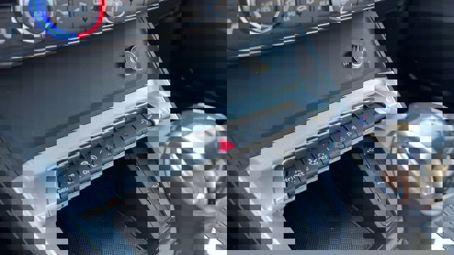 Used 2025 Audi Q3 2.0T Premium image 28