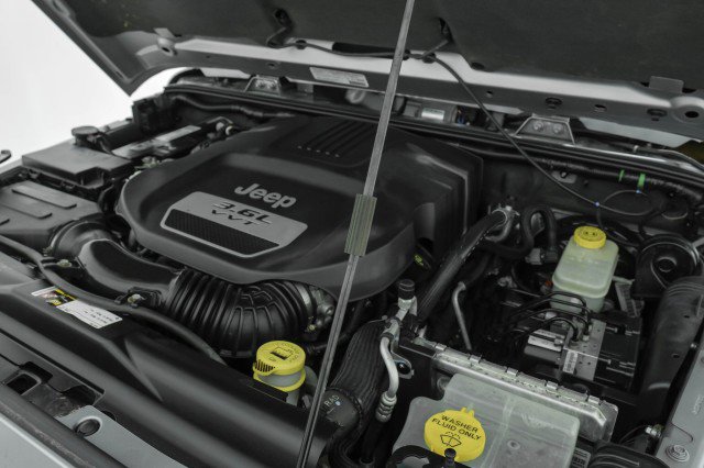 Used 2013 Jeep Wrangler Unlimited Rubicon image 46