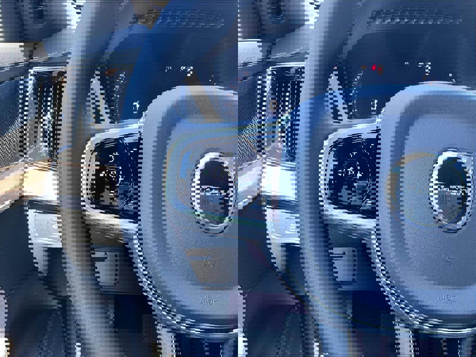 New 2026 Volvo XC90 B6 Plus w/ Protection Package Premier image 17