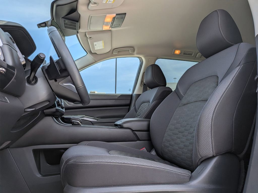 Used 2024 Nissan Pathfinder SV image 13