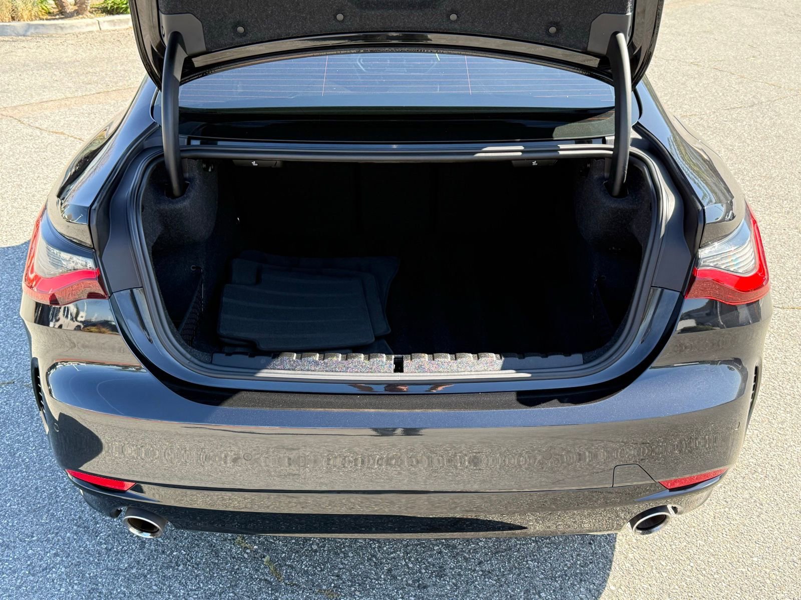 Used 2023 BMW 430i Coupe w/ Convenience Package image 16