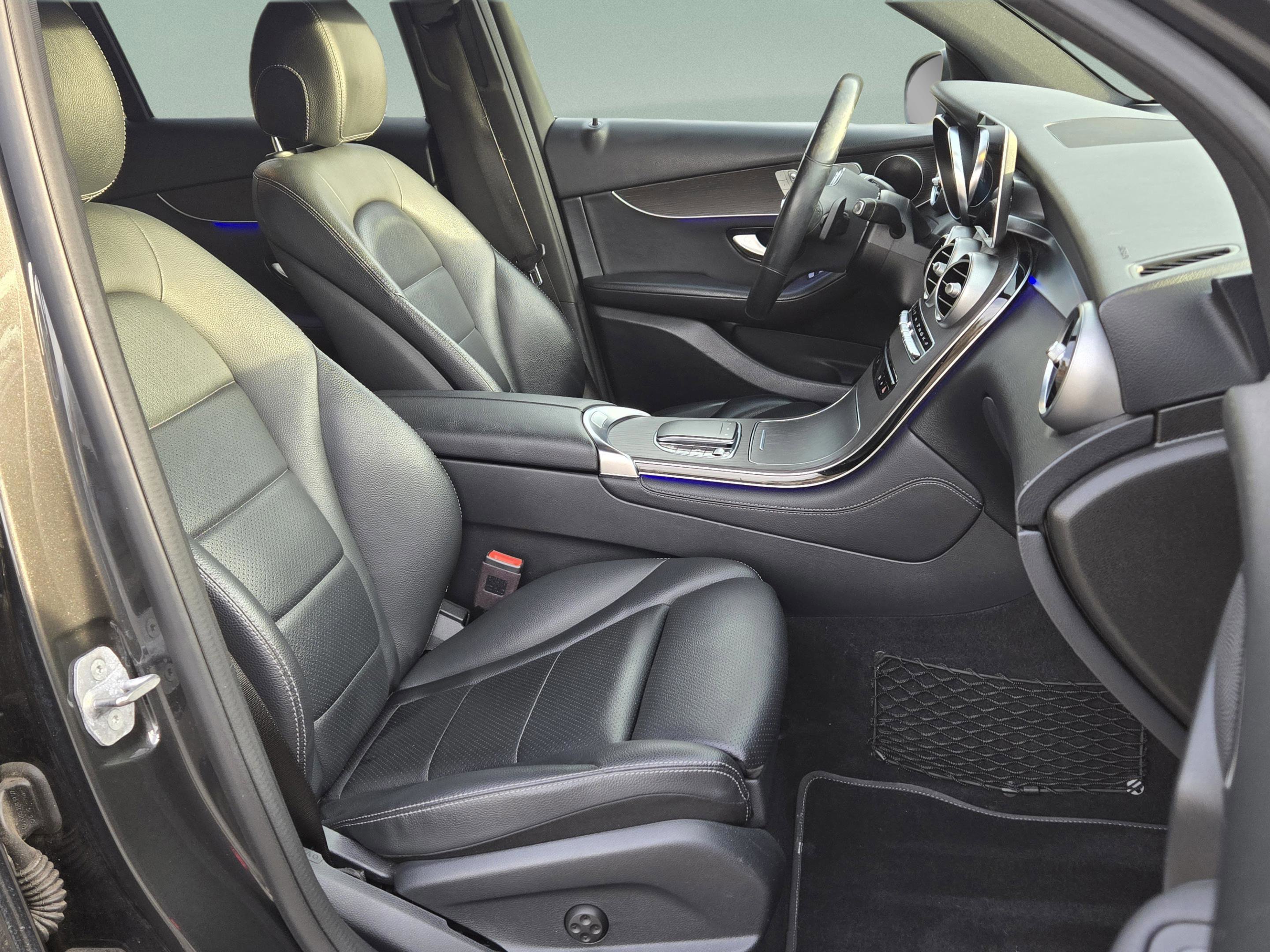 Used 2020 Mercedes-Benz GLC 300 4MATIC image 20